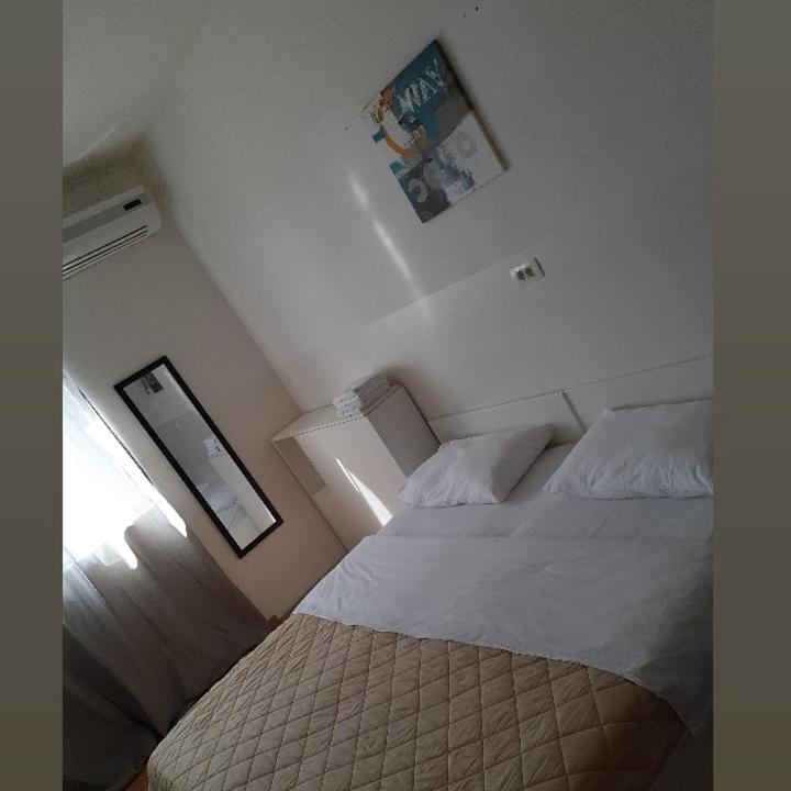 Apartment Megi โมสตาร์ ภายนอก รูปภาพ